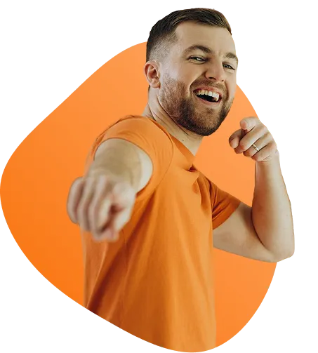 Man die wijst vinger naar jou