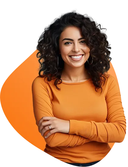 Blije vrouw in oranje