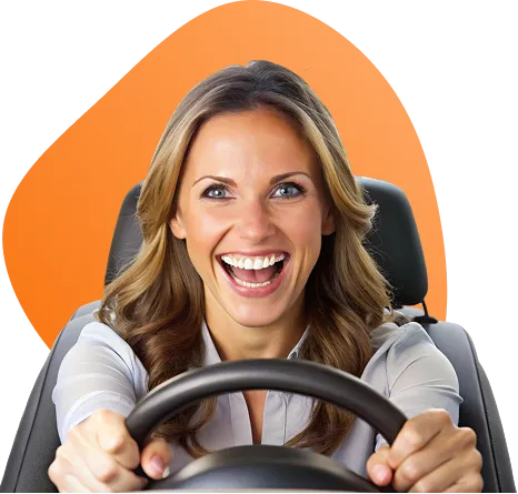 Blije vrouw achter het stuur